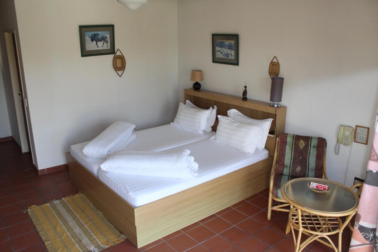 Onganga Hotel Pension Уиндхоек Екстериор снимка